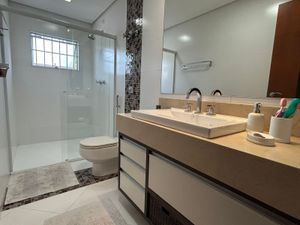 Image 11 - 899682