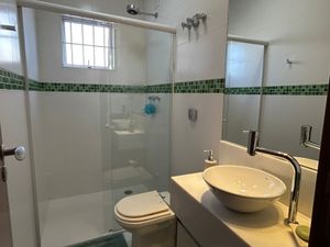 Image 18 - 899682