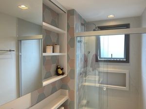 Image 9 - 899685