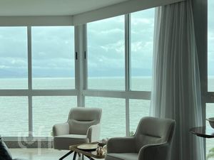 Image 6 - 899686