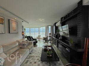 Image 9 - 899686