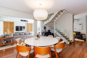Image 9 - 899687