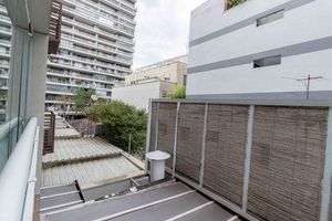 Image 28 - 899687