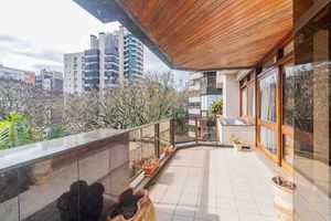 Image 4 - 899695