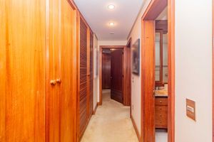 Image 33 - 899695