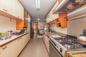 Image 35 - 899695