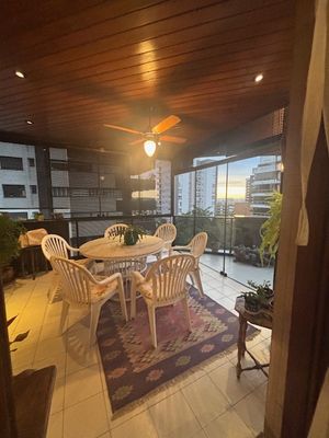 Image 11 - 899695