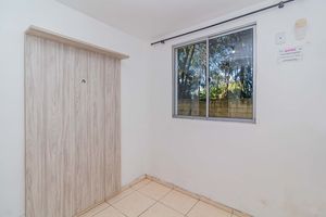Image 11 - 899737