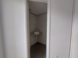 Image 18 - 899742