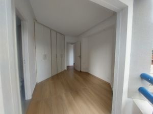Image 8 - 899742