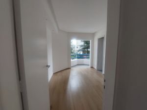 Image 11 - 899742