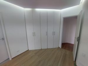Image 10 - 899742