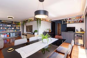 Image 8 - 899743