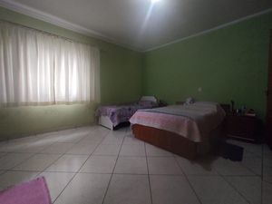 Image 11 - 899757