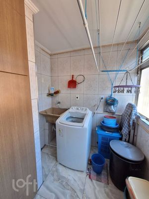 Image 6 - 899782