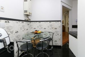 Image 37 - 899790