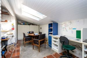 Image 24 - 899791