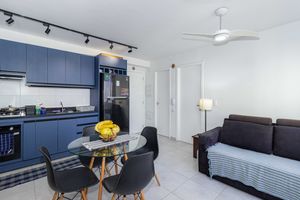 Image 3 - 899796