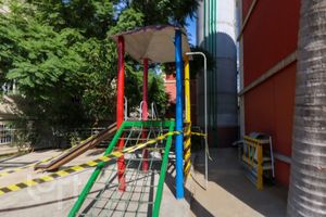 Image 9 - 899807