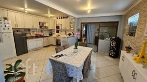 Image 17 - 899810