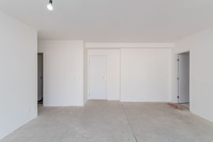 Image 10 - 899815