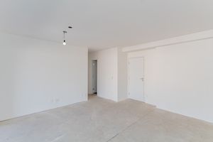 Image 11 - 899815