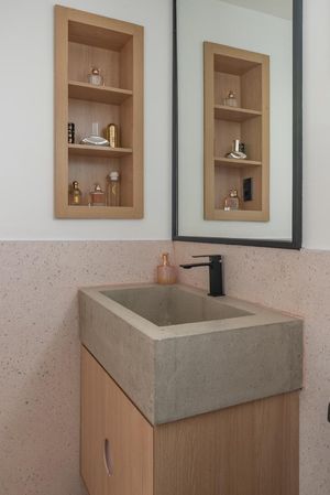 Image 9 - 899822