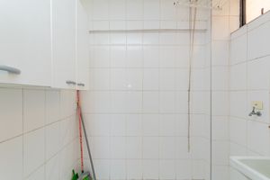 Image 12 - 899823