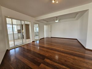 Image 6 - 899828