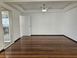 Image 18 - 899828