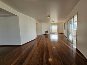 Image 8 - 899828