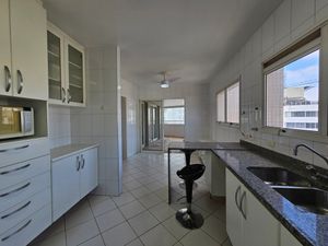 Image 31 - 899828