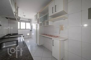 Image 6 - 899834