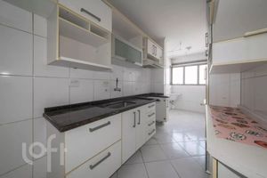Image 4 - 899834