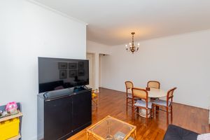 Image 3 - 899884