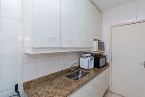 Image 20 - 899884