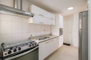 Image 11 - 899895