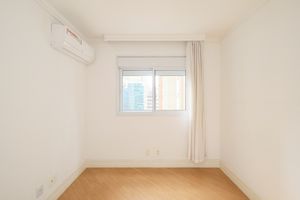 Image 7 - 899895