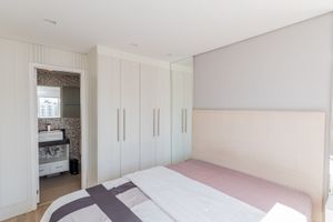 Image 22 - 899896