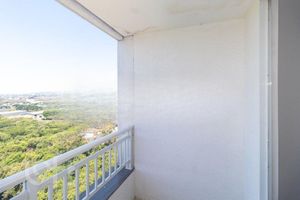 Image 28 - 899918
