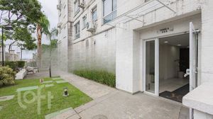 Image 1 - 899929