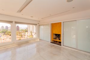 Image 9 - 899940