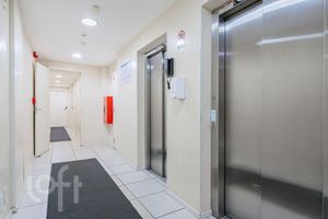Image 32 - 899953