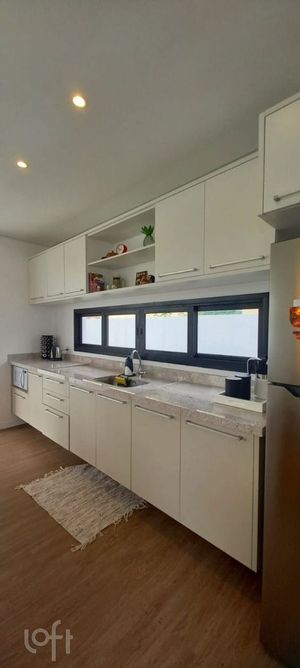 Image 8 - 899964