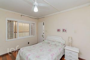 Image 1 - 899984
