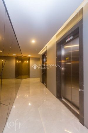 Image 19 - 899997