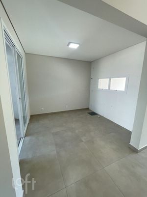 Image 4 - 900008