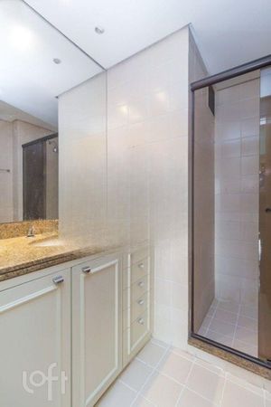 Image 18 - 900013