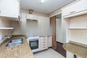 Image 6 - 900013