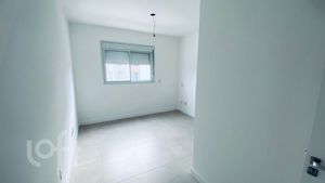 Image 3 - 900037